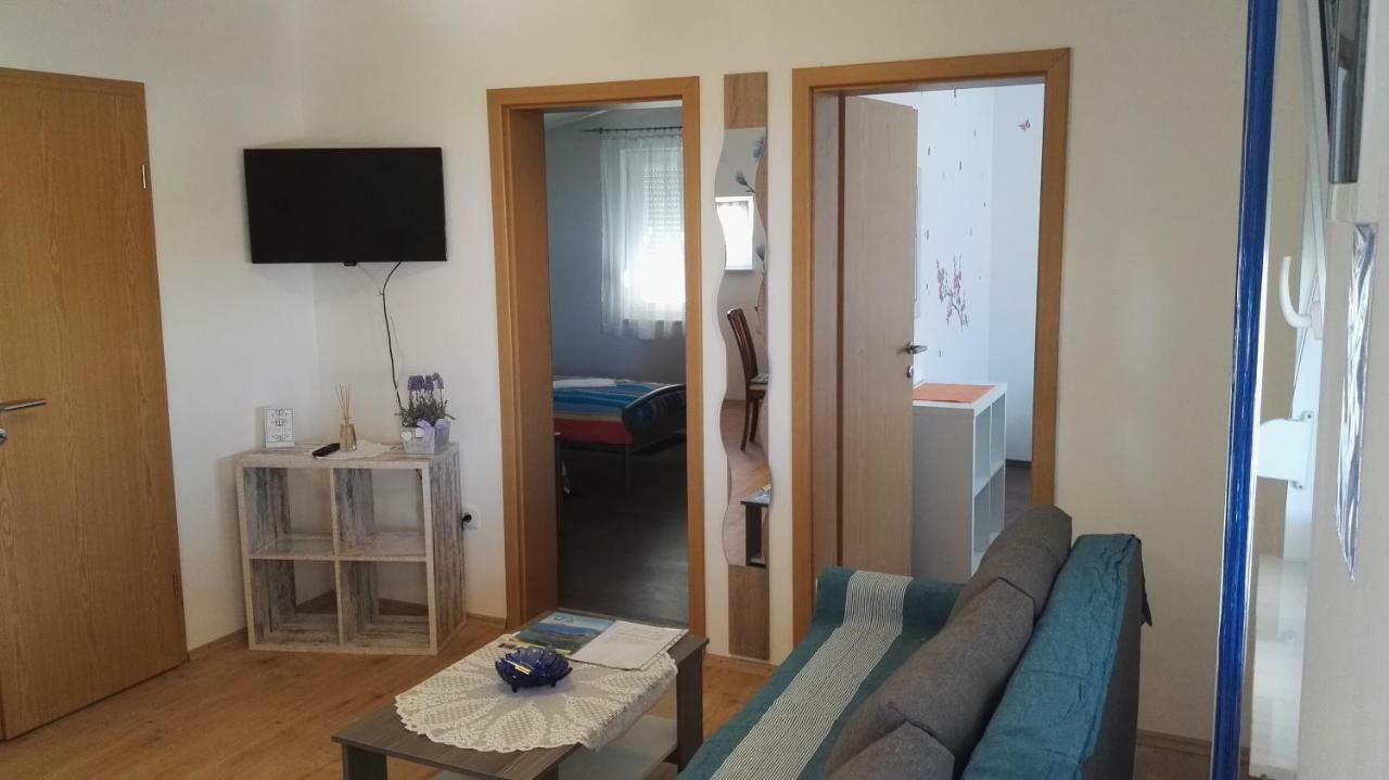 Tomek Apartment Vir Exterior photo