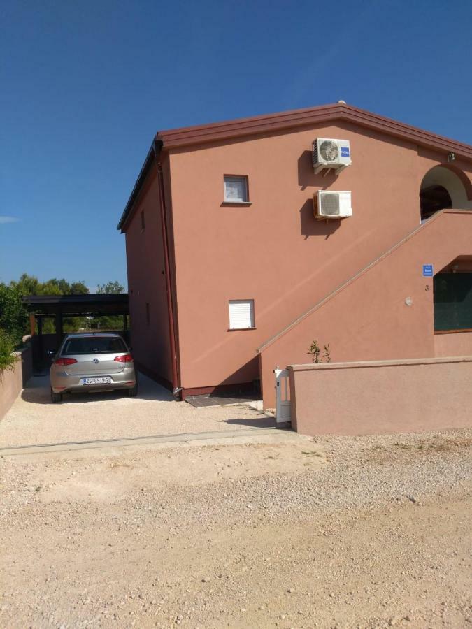 Tomek Apartment Vir Exterior photo