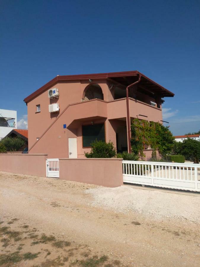 Tomek Apartment Vir Exterior photo