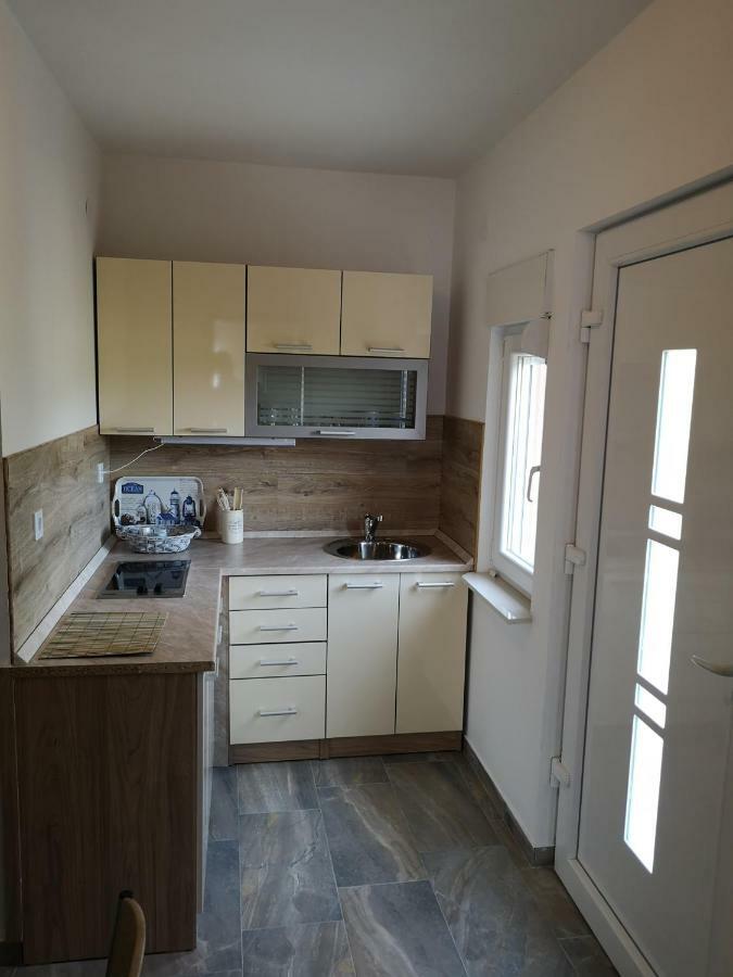 Tomek Apartment Vir Exterior photo